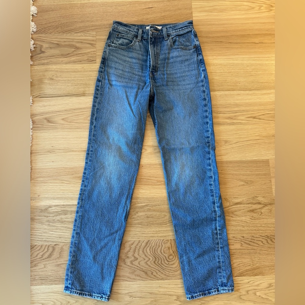 Women’s high rise straight Levi jeans